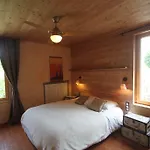 La Roulotte De La Maison Du Bonheur Anlhiac