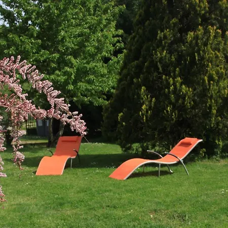 La Roulotte De La Maison Du Bonheur * Anlhiac