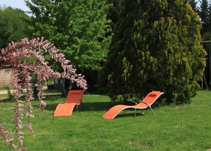 La Roulotte De La Maison Du Bonheur * Anlhiac