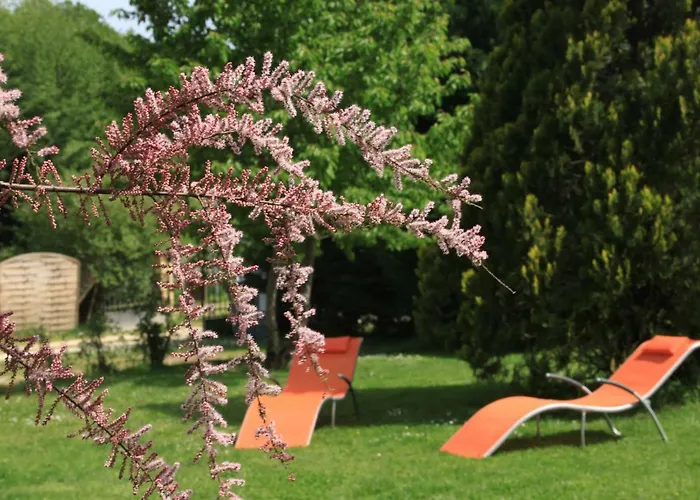 La Roulotte De La Maison Du Bonheur * Anlhiac